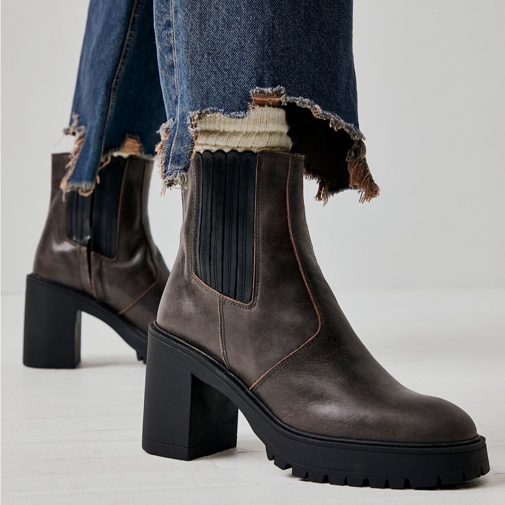 James Chelsea Boot